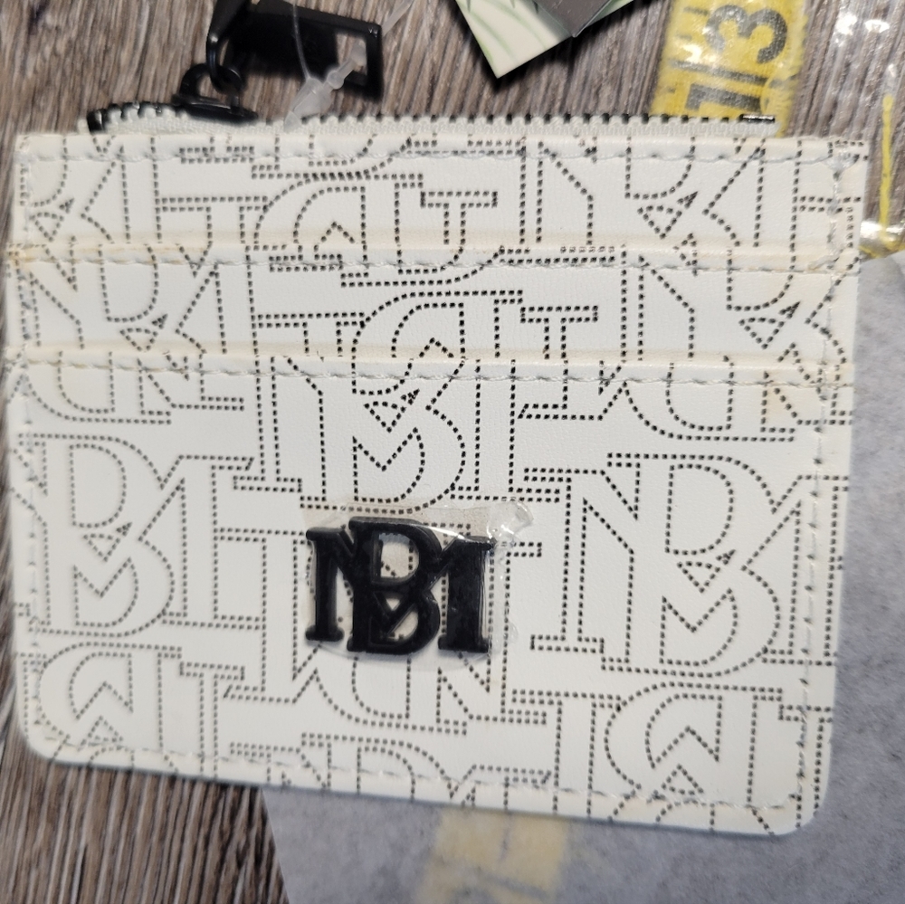 Badgley Mischka Womens Vegan Leather Mini Credit Card Holder Zip Top White NWT